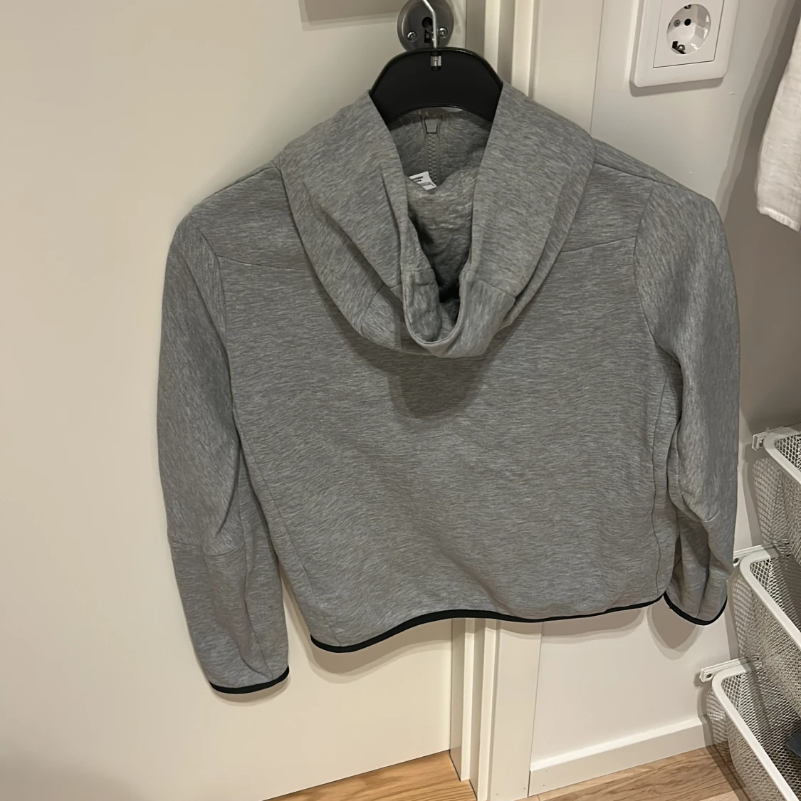 Grå Nike Tech kofta - 1