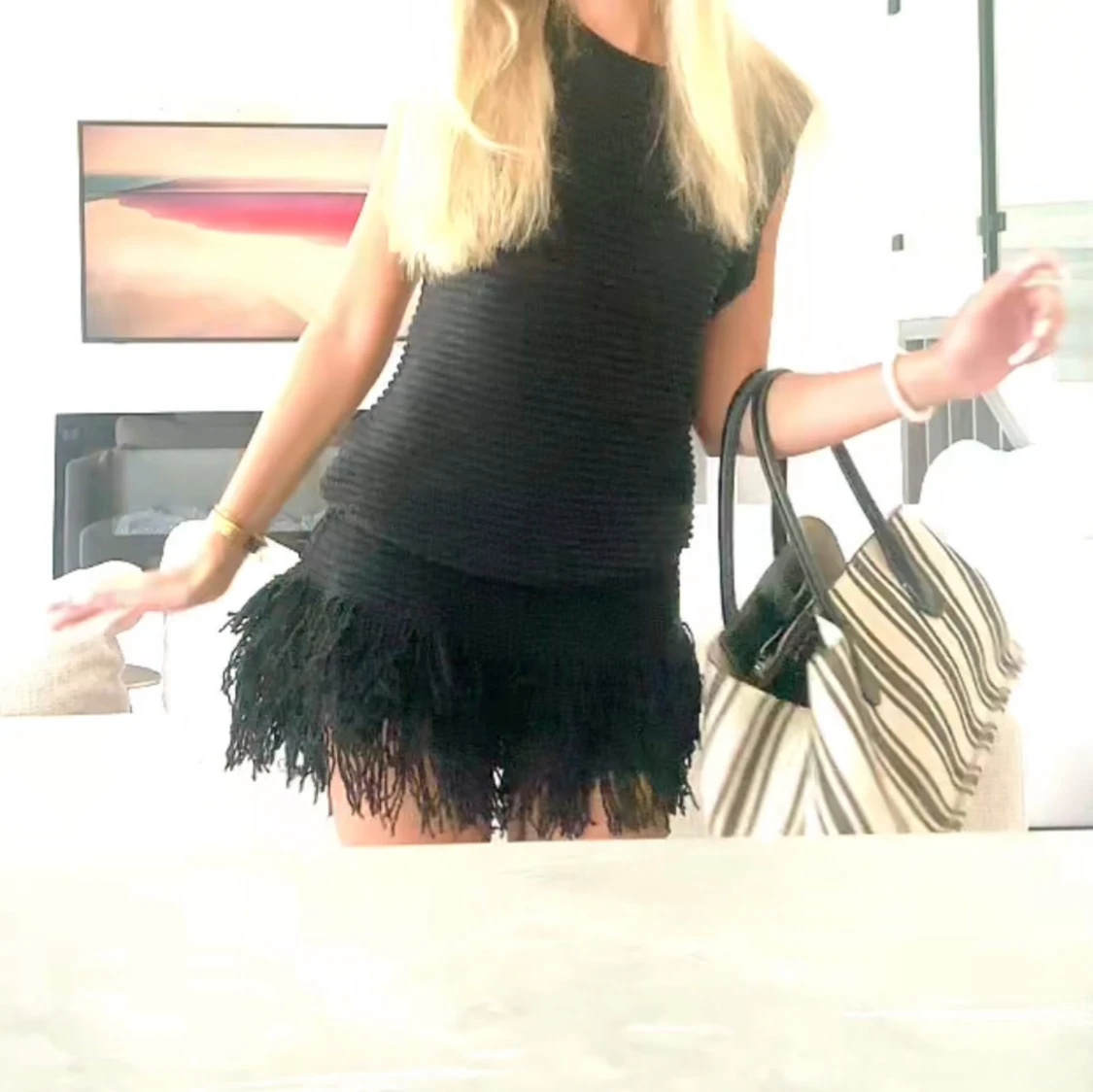 Svart kortklänning med fransar - 1