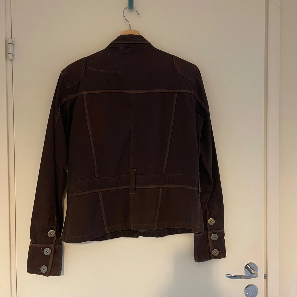 Brun sommarjacka  med stora knappar - 2