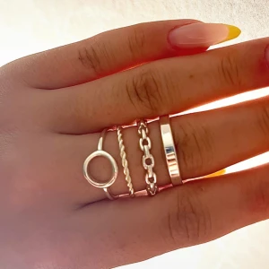 Silverringar - Superfina silverfärgade ringar i pack. Köpes alla tillsammans. Aldrig använda strl M/ca 17.3mm|Pris kan diskuteras❣️