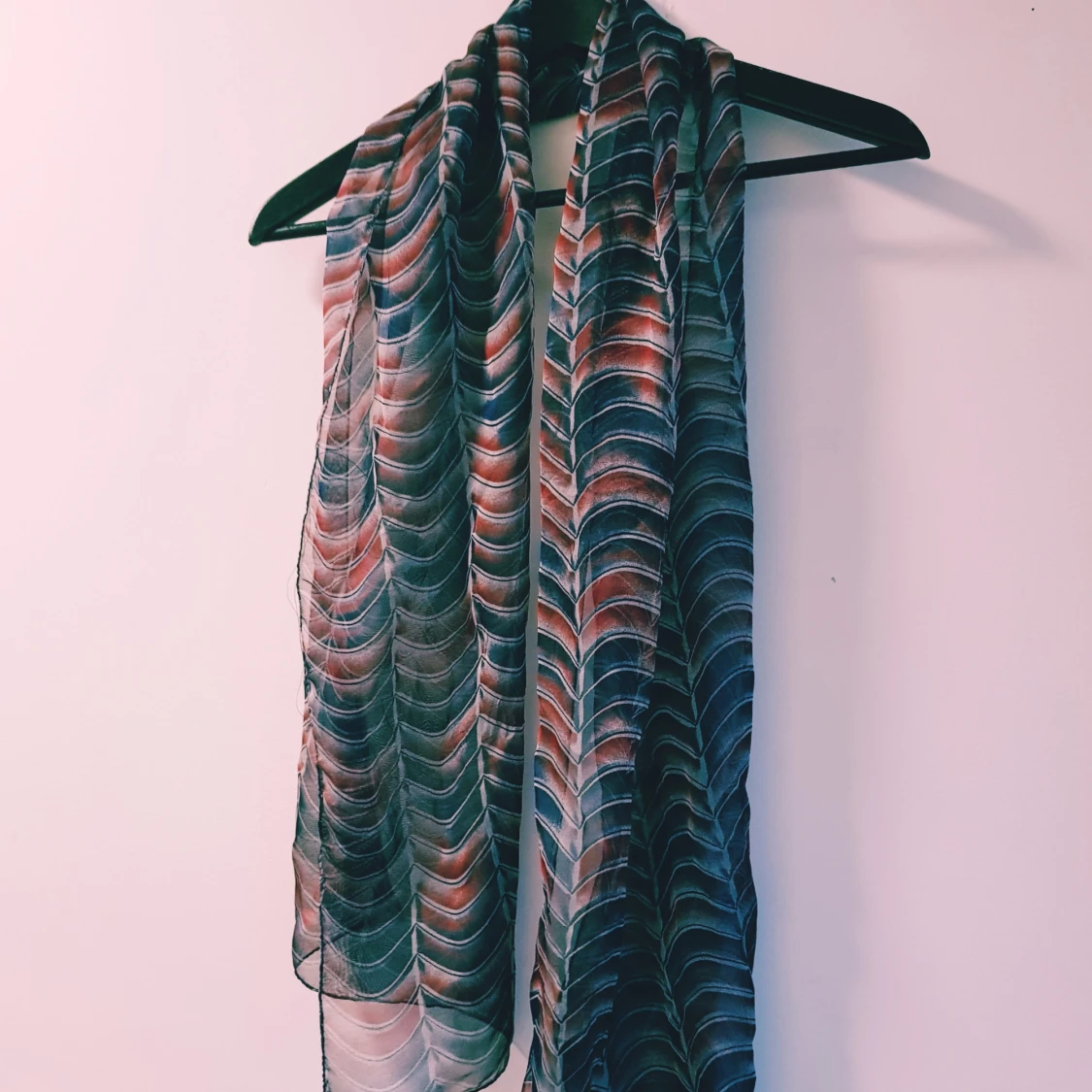 Färgglad mönstrad halsduk i silke