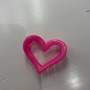 Rosa hjärtformad hårklämma - Supergullig hårklämma! Stark och nästan helt oanvänd 🩷🩷
