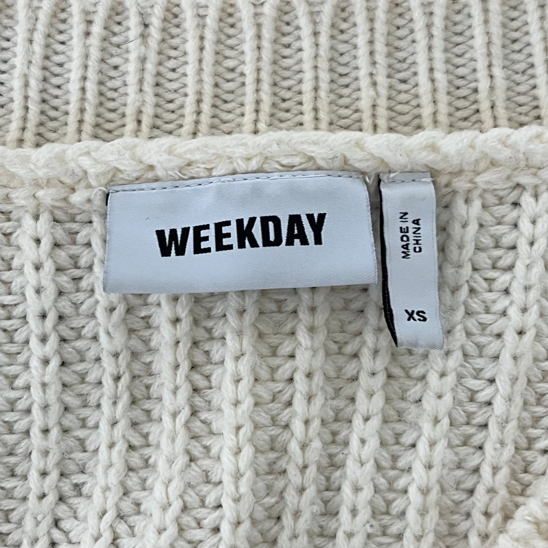 Cremevit Stickad kofta (Oversize) - 1