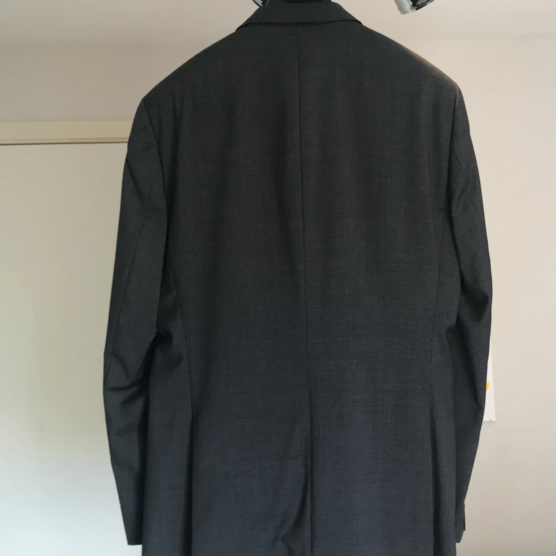 Mörkgrå kostym set från Hugo Boss - 1