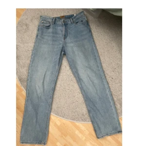 Ljusblåa Jack & Jones jeans - Nypris 450 kr.