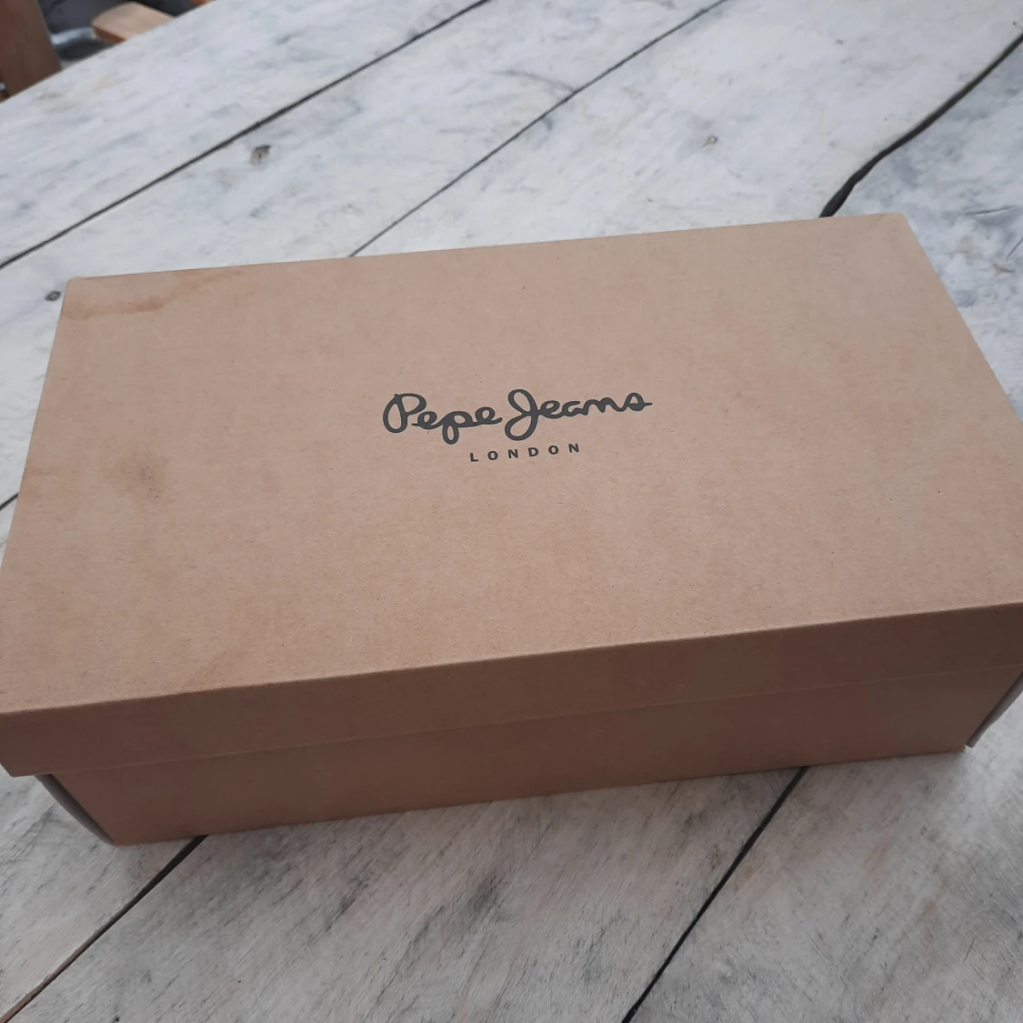 Mörkgrå sneakers från Pepe Jeans