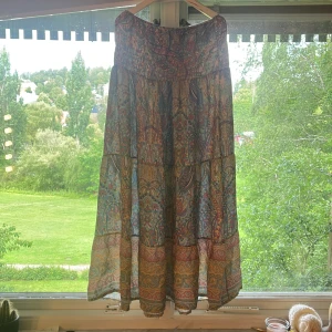 Färgglad långkjol från Marta  - Jättefin långkjol från märket Marta💗 Köptes föra sommarn i Båstad, jätte bra skick!!💗De står storlek one size men Skellefteå säga S-XS💗