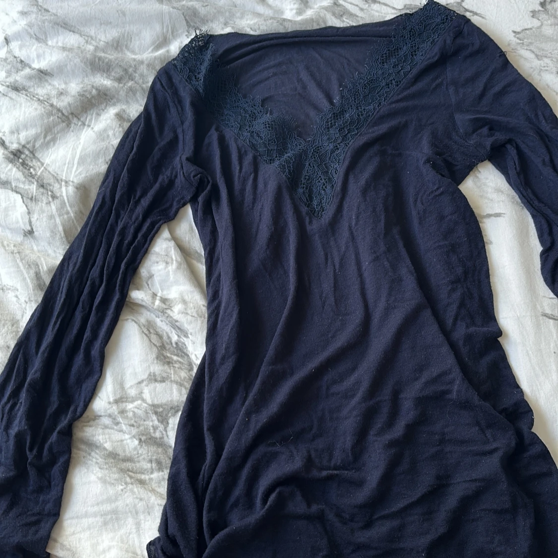 Marinblå intimissimi tröja med spets  - 1