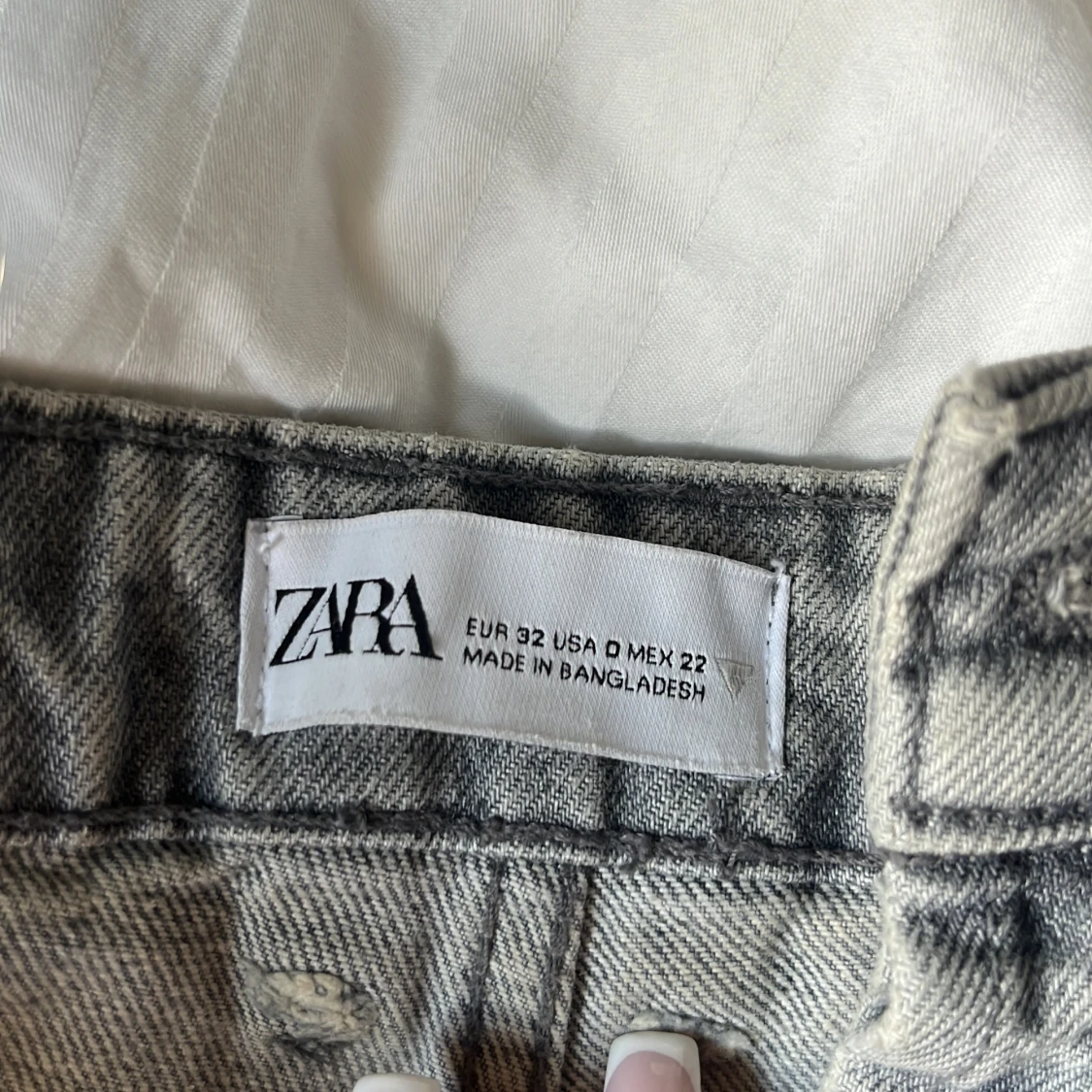 Gråa  jeansshorts från Zara - 3