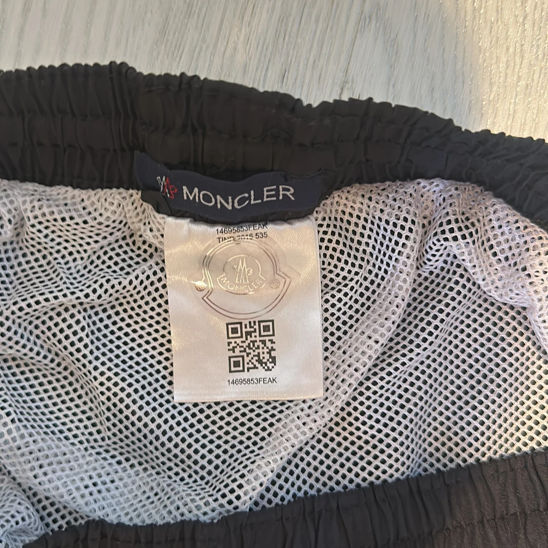 Svarta Moncler shorts med snörning(aldrig använda) - 2