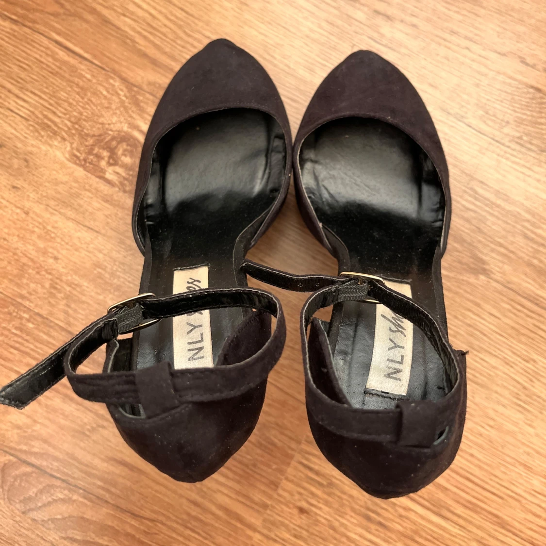 Svarta mocka pumps från Nelly (NLY Shoes) - 4