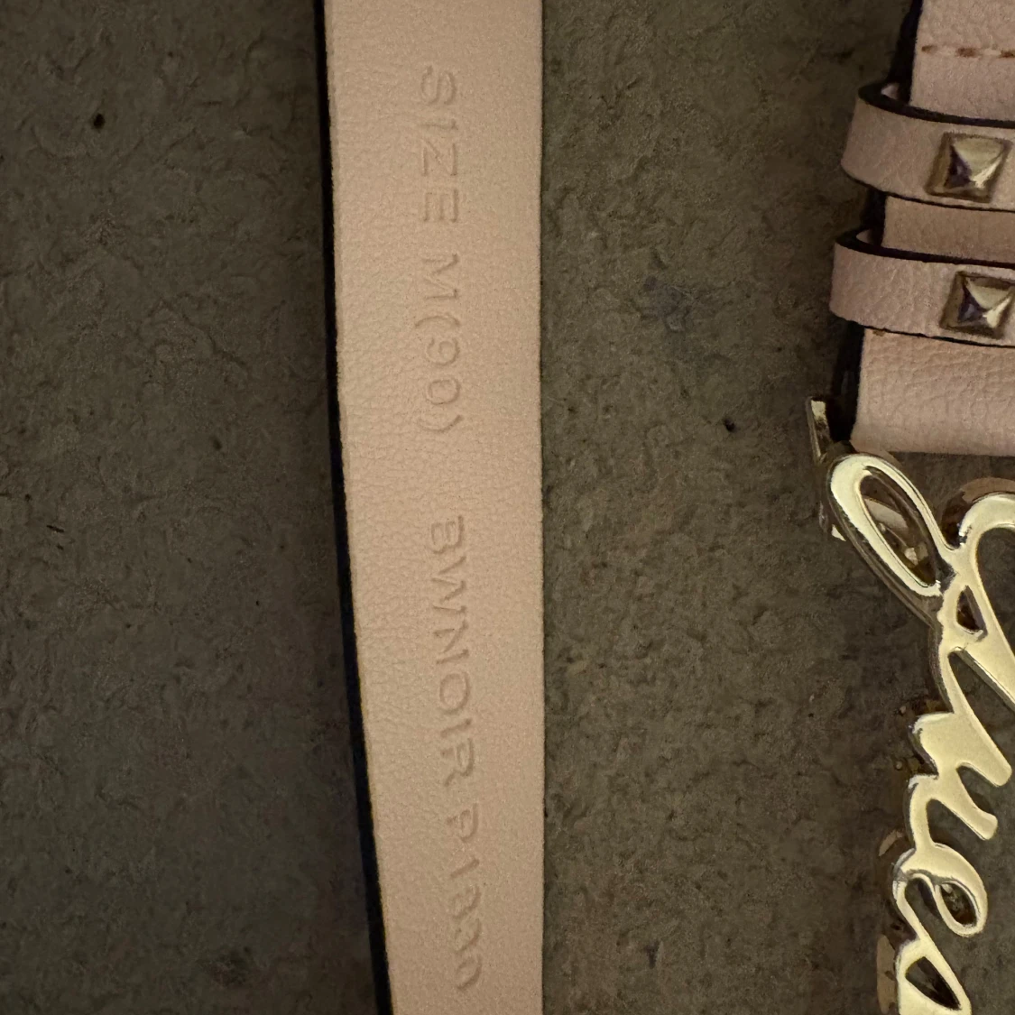 Rosa bälte från Guess - 1