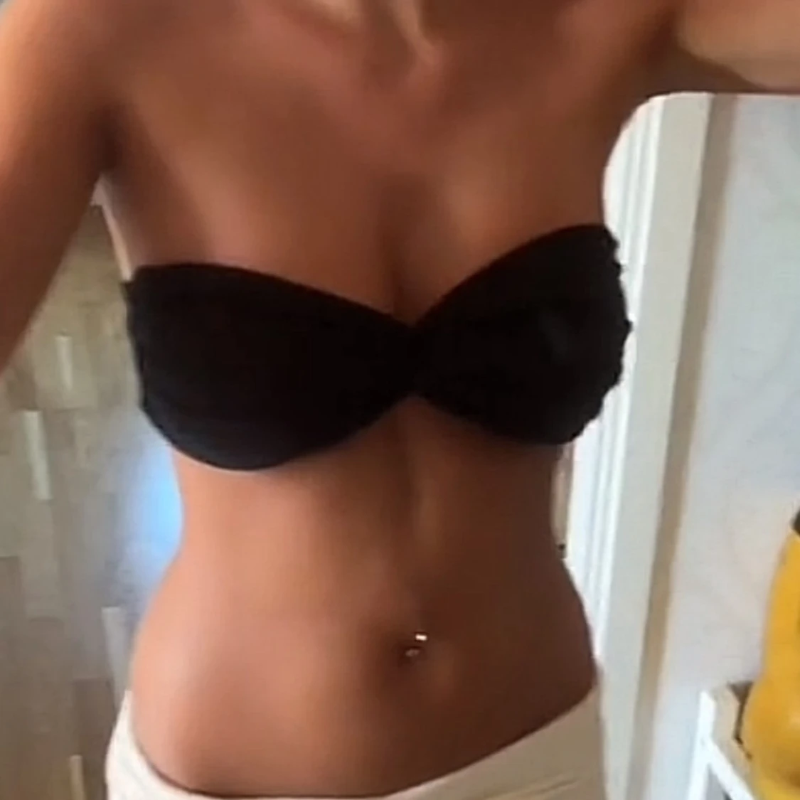 Svart bandeau bikiniöverdel