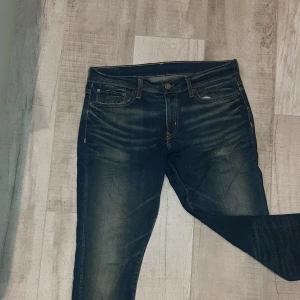 Levis jeans - Stilrena Jeans från Levi's. 27x 34. Kontakta om intresse!