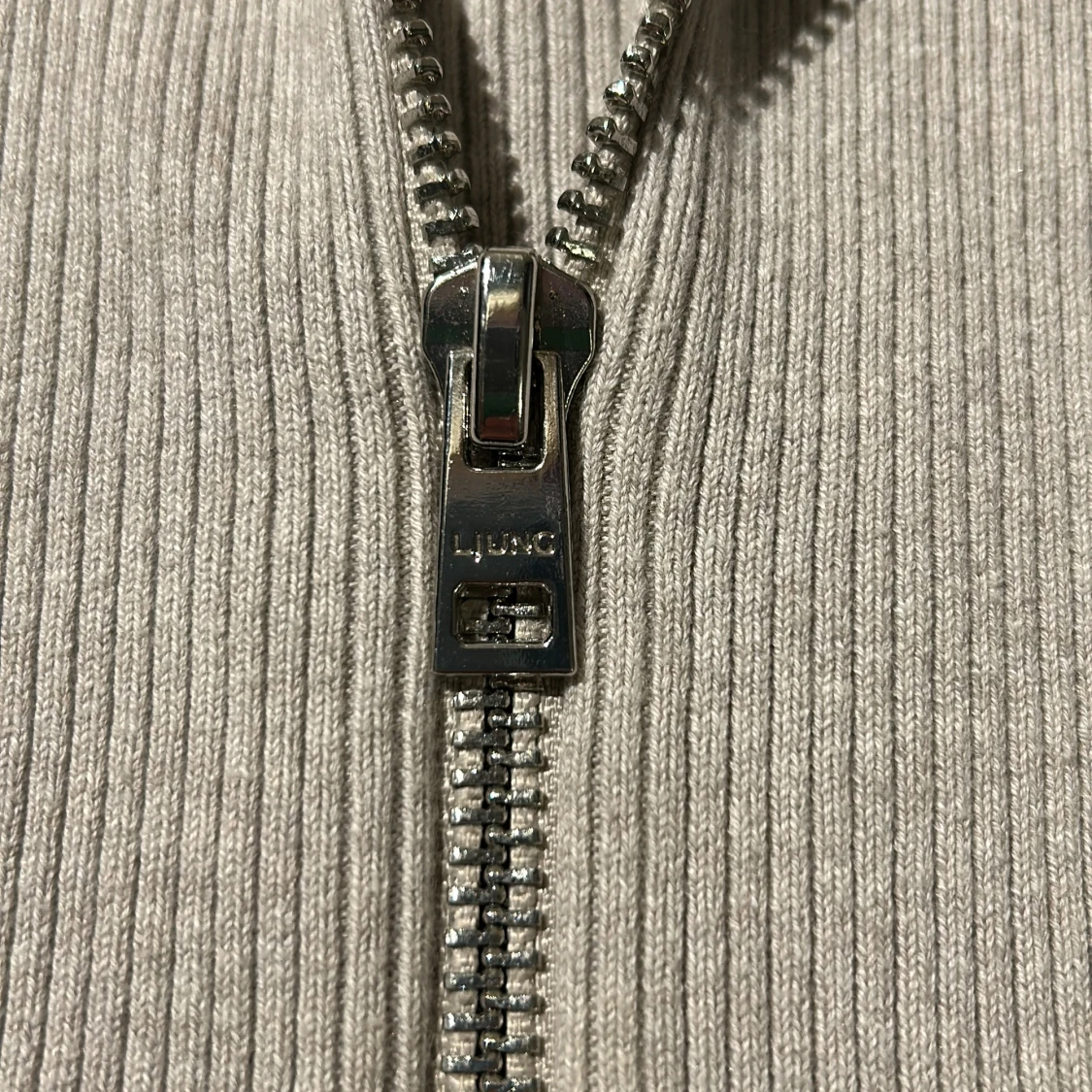 Beige ribbad tröja från Ljung - 2