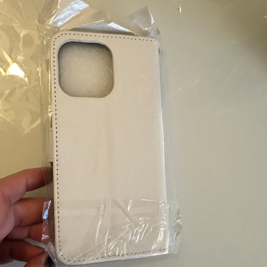 Vit mobilfodral för iPhone 14 Pro - 1