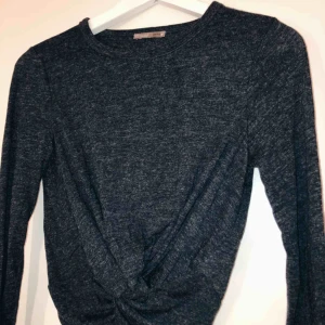  - Suuuperfin magtröja men långa ärmar. En utav de absolut skönaste tröjorna, dock kommer den inte till användning för mig ): 