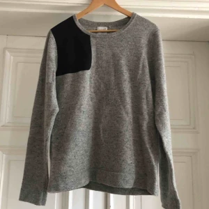  - Lammullströja från Ljung. Kan hämtas i Uppsala eller skickas mot fraktkostnad 