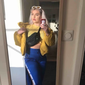  - Popper pants från madlady, använda 2 ggr! Så sköna och snygga! Kan möta upp i Sthlm för 200kr annars kan jag frakta för 250kr så står jag för frakten! Nypris:500kr