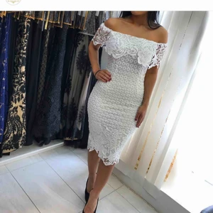  - HELT NY KLÄNNING, aldrig använd. Passar även som studentklänning. Storlek 34 men kan passa en 36:a också. 