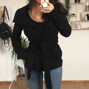  - kort ullkappa, varm och skön, frakt ingår