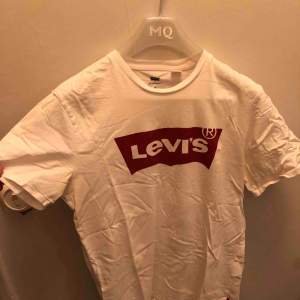 T-shirt från Levi’s. Säljer då den inte används längre. 