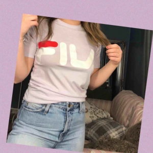  - T-shirt från fila. Köparen står för frakten