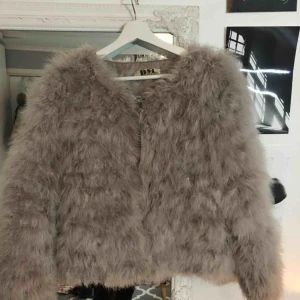  - Säljer min struts pälsjacka ifrån dmretro passar mig har s men passar större också:)