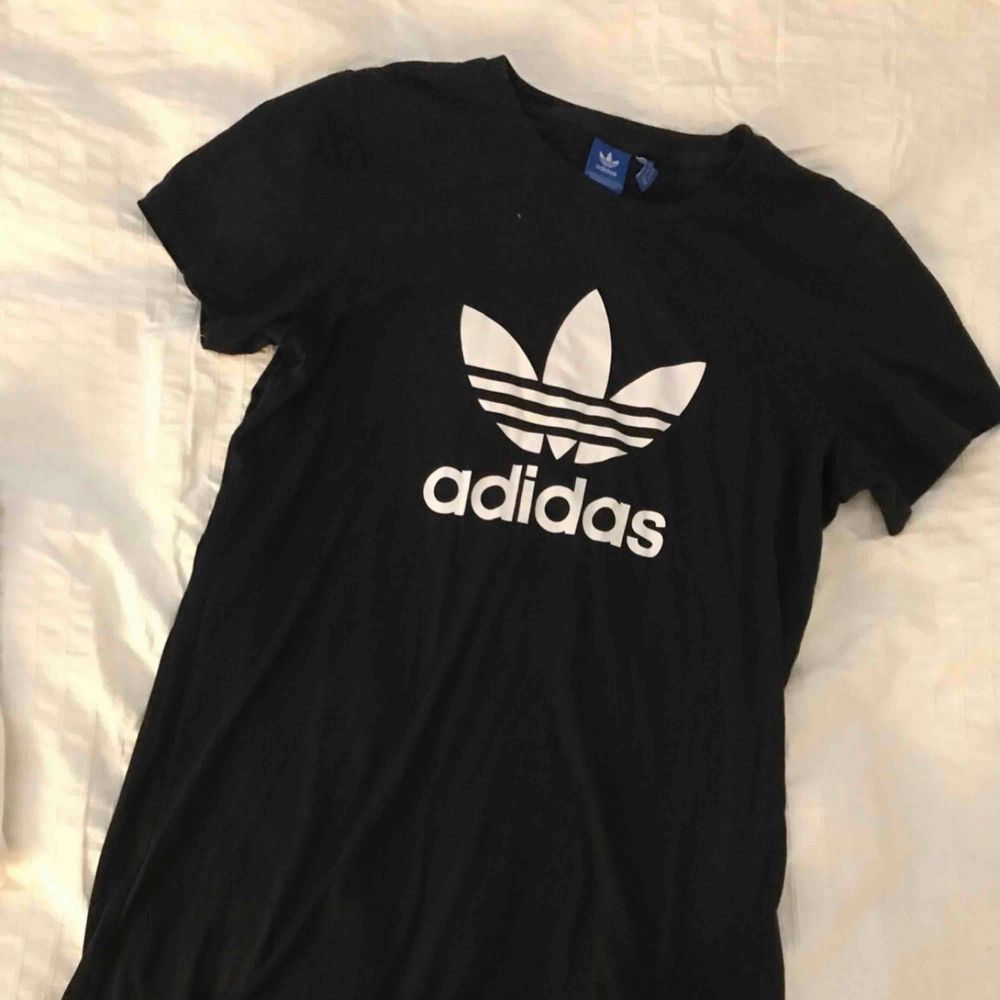 Adidas oversize T-shirt/T-shirt klänning.. T-shirts.