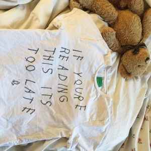  - Drake-tröja från urban outfitters. Säljs inte längre i butik🙏🏽 Storlek M men passar mig som är XS/S bara lite oversized. 