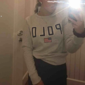  - Väldigt skön och varm tjocktröja från Ralph Lauren, nypris 1000kr och endast andvänd ett fåtal gånger så den är i väldigt bra skick