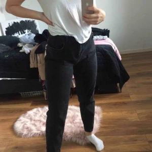  - Mom jeans från zalando av märket Twintip. Möts upp i Uppsala annars står köparen för frakten! 