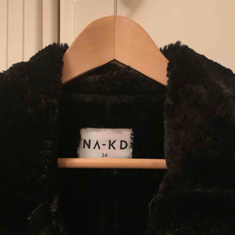 Na-kd jacka, (faux fur suede jacket) Använd 2 gånger jättefin skick, nypris 899kr.. Jackor.