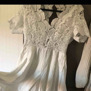  - En snygg playsuit från shein. Aldrig använd