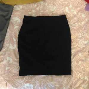  - Svart tubkjol (använd endast en gång) 