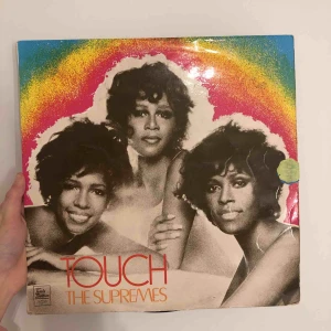  - LP skiva, the supremes, jätte coolt omslag och jätte fin att sätta in i en tavla osv. Den har dock en liten defekt på botten men ingen som syns om den sitter i en tavla, priset inkluderar inte frakt men kan ändras vid snabb affär💕