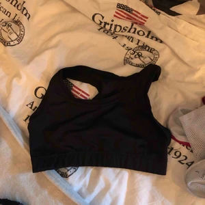  - Helsvart sport-bh i nyskick