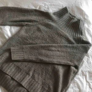  - Oversized stickad tröja från H&M   Kan fraktas för 59 kr extra eller mötas upp i Lund/Malmö