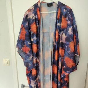  - Supersnygg kaftan från Monki som tyvärr inte används. 