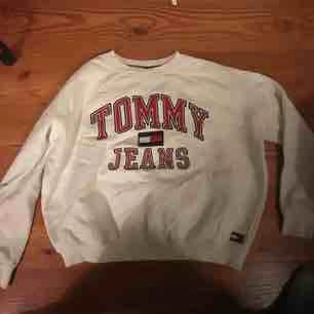 Tommy jeans tröja från zalando, lite oversized. Som ny. Hoodies.