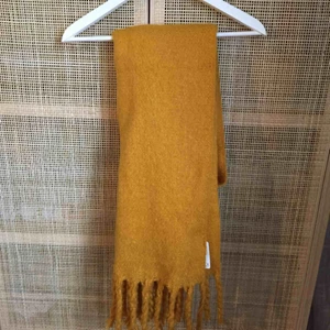  - Oanvänd supermjuk och skön halsduk från Lindex. Tagar finns kvar.