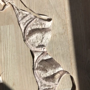 Ljus rosa bh - Ljus rosa bh utan vaddering från Lindex. 