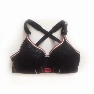 Fila BH - Funkar lika bra till sport som vardag. Axelbanden kan knäppas vanligt också. +22 för frakt (tror jag, säg till så väger jag)