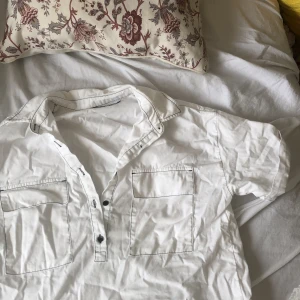 Najs skjorta - En skjorta med kontraktslöst från najs, har klippt den själv