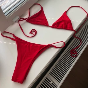 Röd bikini från Zaful - Röd bikini från Zaful. Säljer på grund av för liten. Använd 1 gång och tvättad efter. Frakt ingår! 