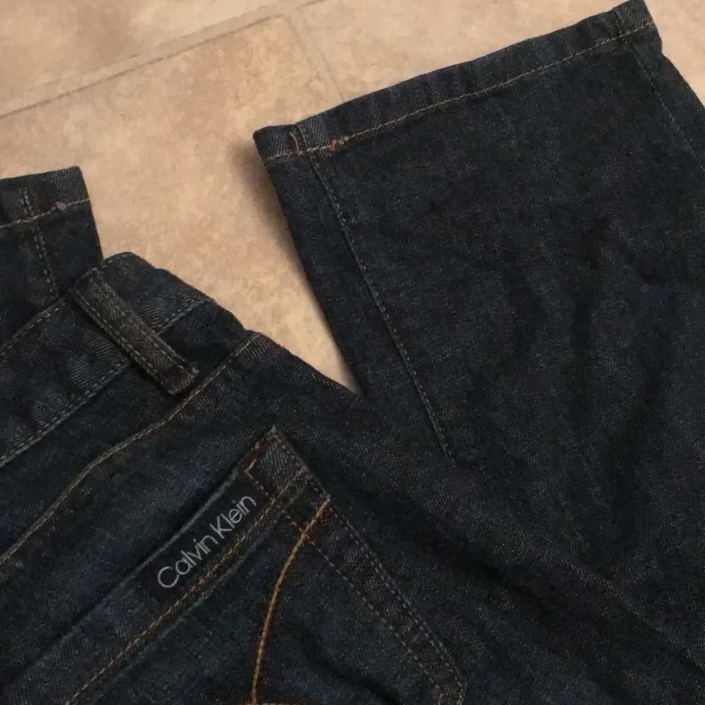 Jeans från Calvin Klein, sparsamt använda, som nya . Jeans & Byxor.