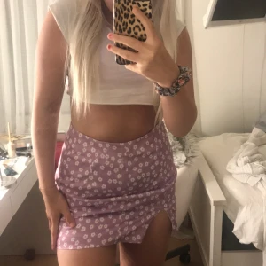 Sommar kjol - Säljer min kjol pga att den var för liten, den är ganska liten i storleken