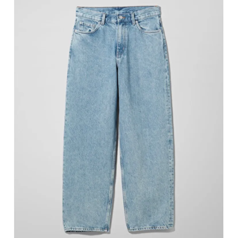 Säljer mina jeans från Weekday i modellen rail! Knappt använda. Jeans & Byxor.