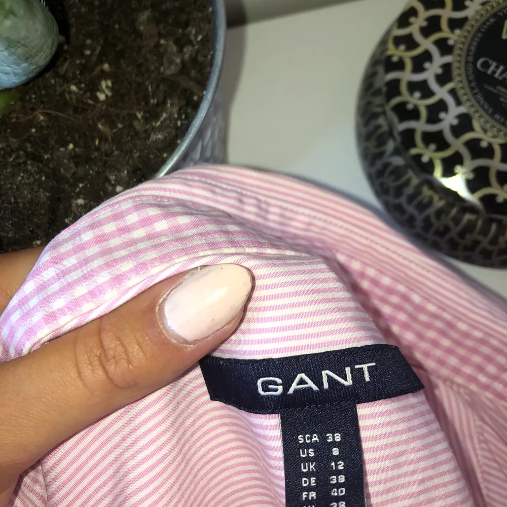 Fräsch rosa-randig skjorta från Gant. Pris inklusive frakt! . Skjortor.