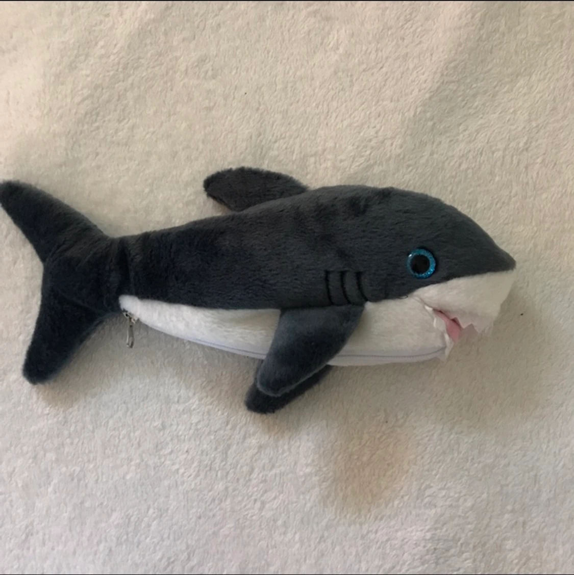 Gulligt pennfodral med en haj!